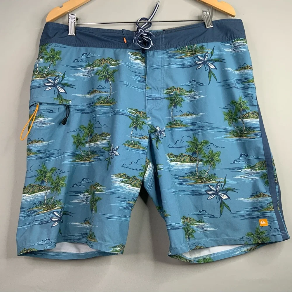 Quiksilver Waterman Board Men's Blue Island Print Board Shorts. US Size 36.